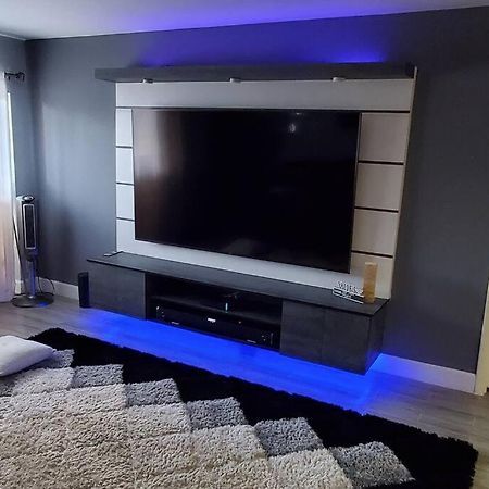Fully Furnished, Beautiful, Spacious Two Bedroom Condo Лодерхилл Экстерьер фото