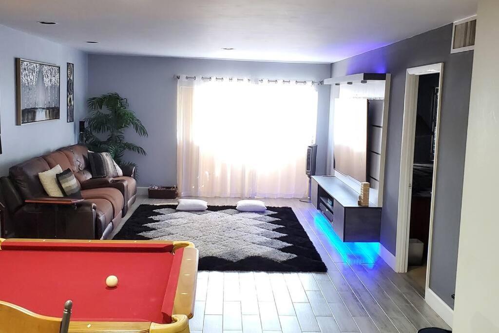 Fully Furnished, Beautiful, Spacious Two Bedroom Condo Лодерхилл Экстерьер фото