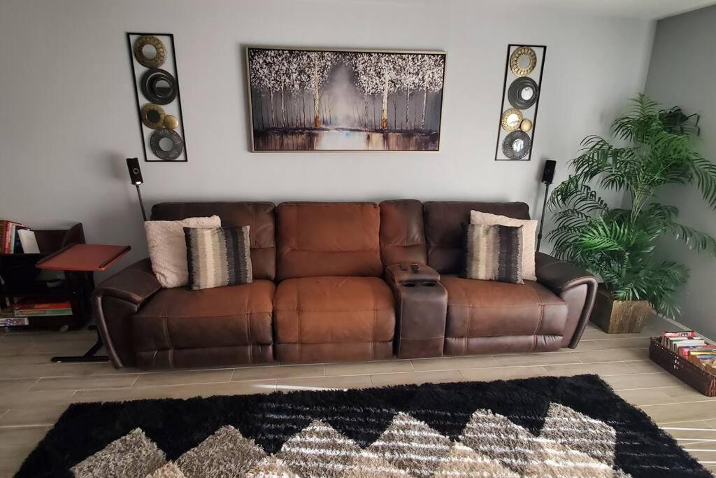 Fully Furnished, Beautiful, Spacious Two Bedroom Condo Лодерхилл Экстерьер фото